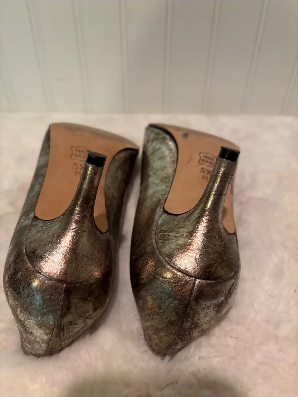 Van Eli Women’s Metallic Variated Metallic Gold Leather Pumps Sz 5 1/2